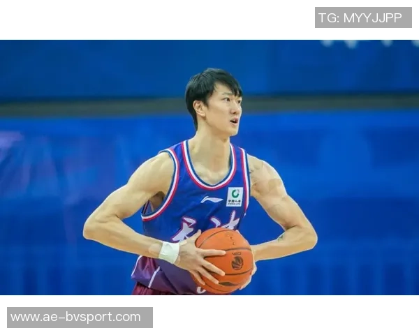 赖俊豪因头撞广告牌伤退媒体人呼吁取消场边广告牌保护运动员安全