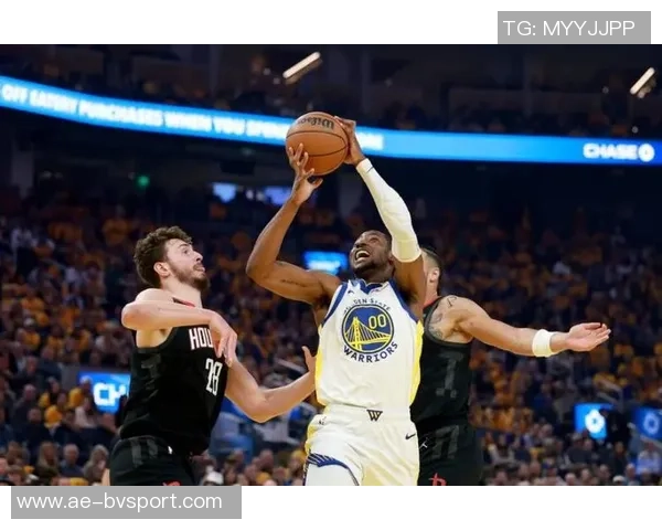 勇记因个人原因缺席训练霍福德未参与对抗训练引发关注 勇记因个人原因缺席训练霍福德未参与对抗训练引发关注