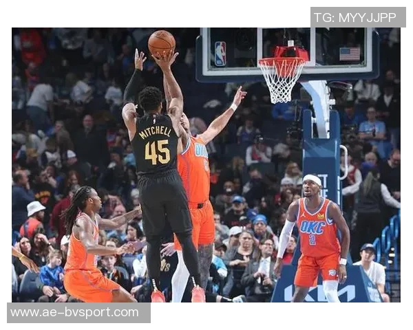 米切尔半场表现低迷仅得9分次节更是4投全失球队面临挑战 米切尔半场表现低迷仅得9分次节更是4投全失球队面临挑战